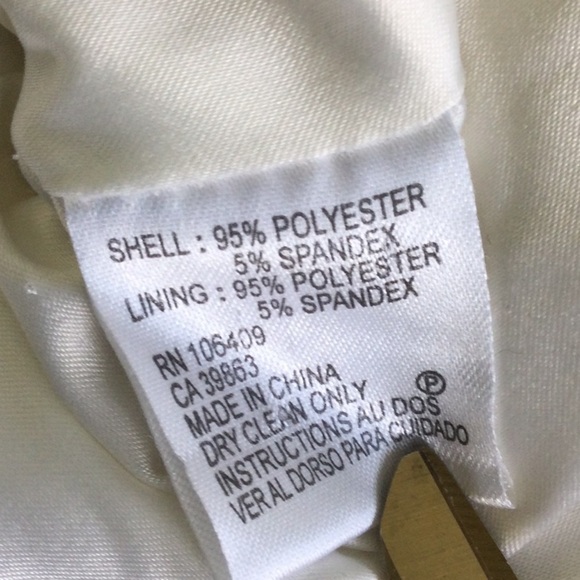 Woman’s Top by Tahari Arther Levine Luxe-size 12P sleeveless dry clean #94 - Picture 8 of 9